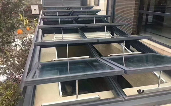 某轨道交通车辆维修车间乐都排烟窗应用