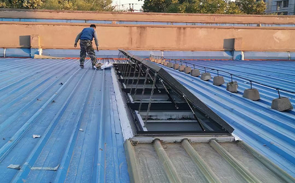 某区域性物流仓储中心乐都排烟窗系统安装项目